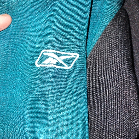 Woman's Philadelphia Eagles Official NFL hoodie pullover.  Front pocket. - Picture 2 of 4